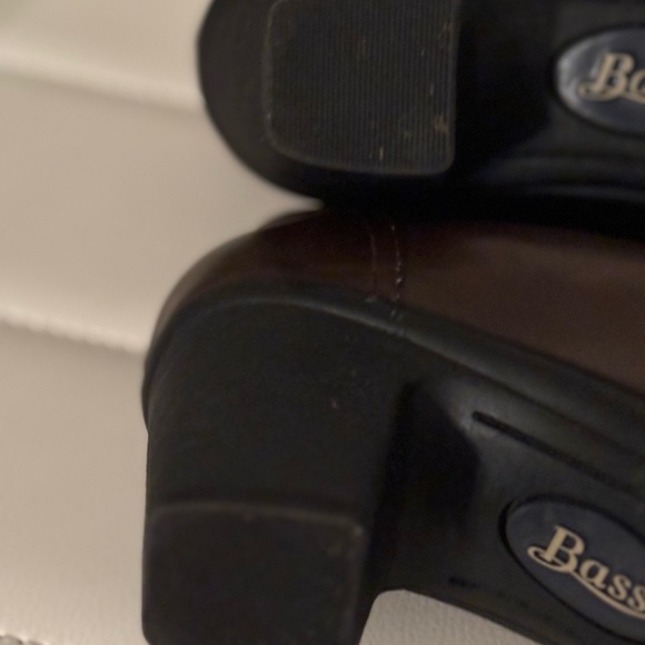 Bass Womens Fallon  Size‎  7 brown Leather Sip On Pleated  Heels 2.5” heels - Picture 7 of 8